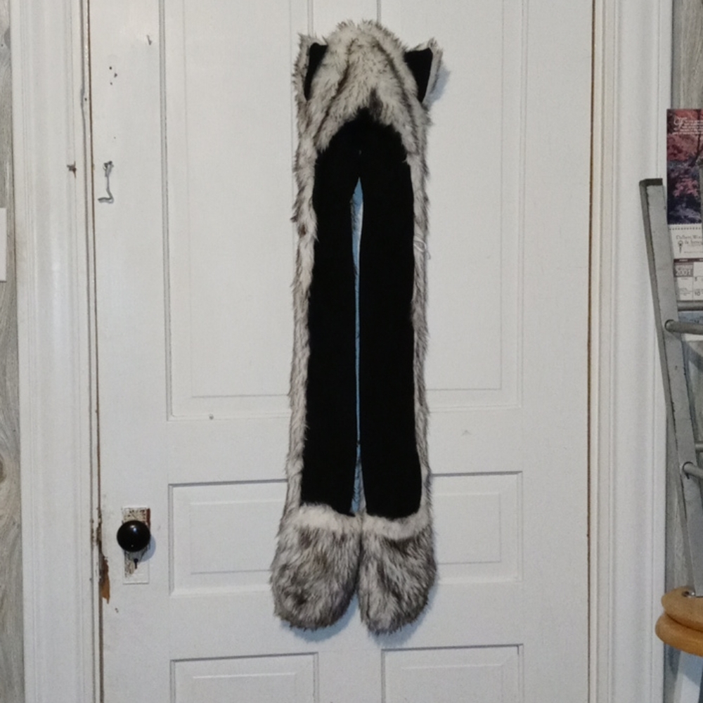 Grey Wolf Hat with connected gloves